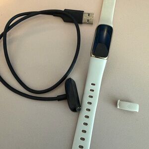 Fitbit Luxe Fitness & Wellness Tracker + Heart Rate